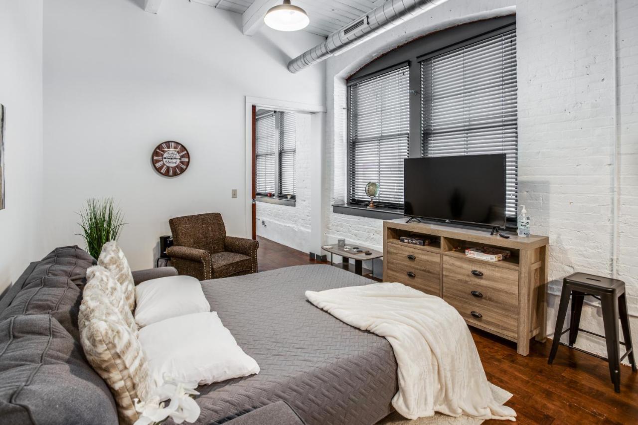 Ny Style Centric Loft With King Bed By Park Ave Apartment Rochester Exterior photo